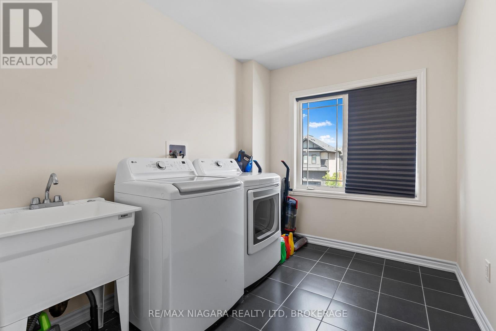 110 Explorer Way, Thorold, Ontario  L2V 0K3 - Photo 30 - X13445974