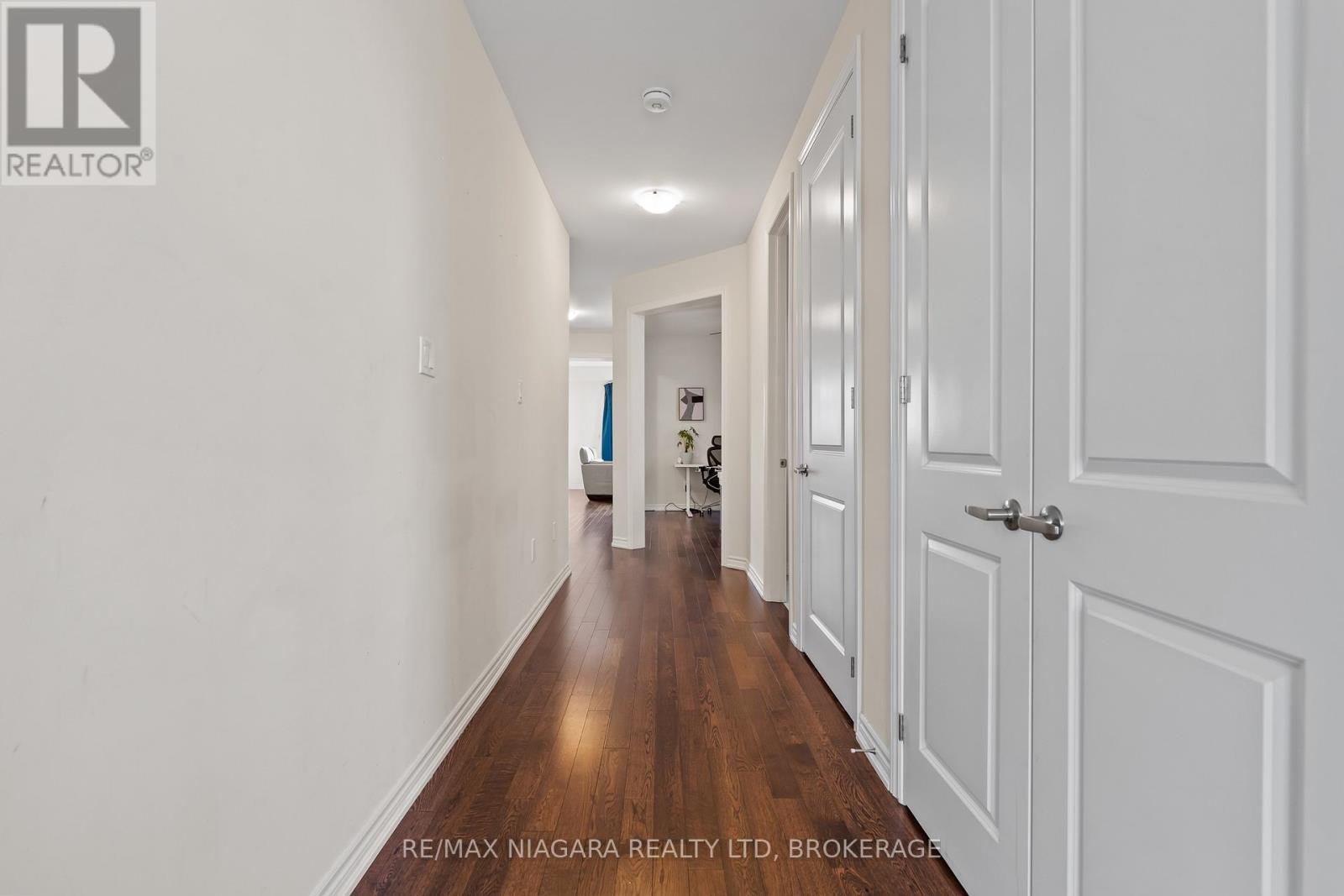 110 Explorer Way, Thorold, Ontario  L2V 0K3 - Photo 4 - X13445974