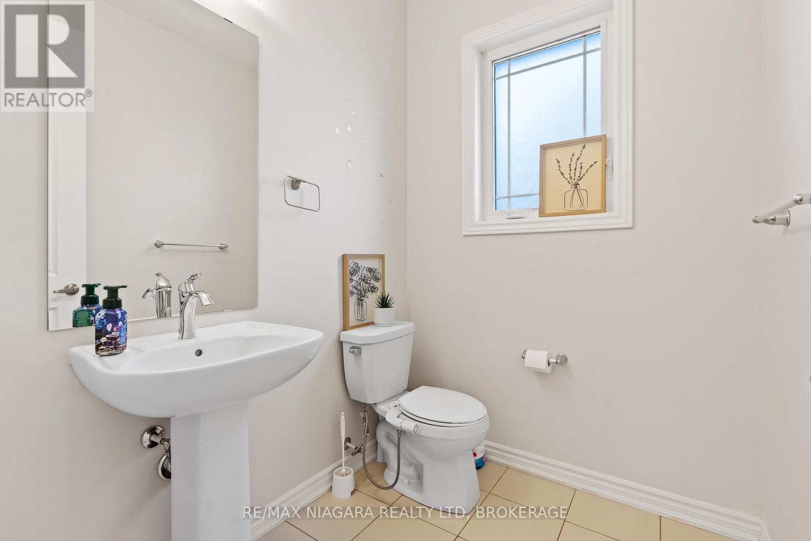110 Explorer Way, Thorold, Ontario  L2V 0K3 - Photo 5 - X13445974