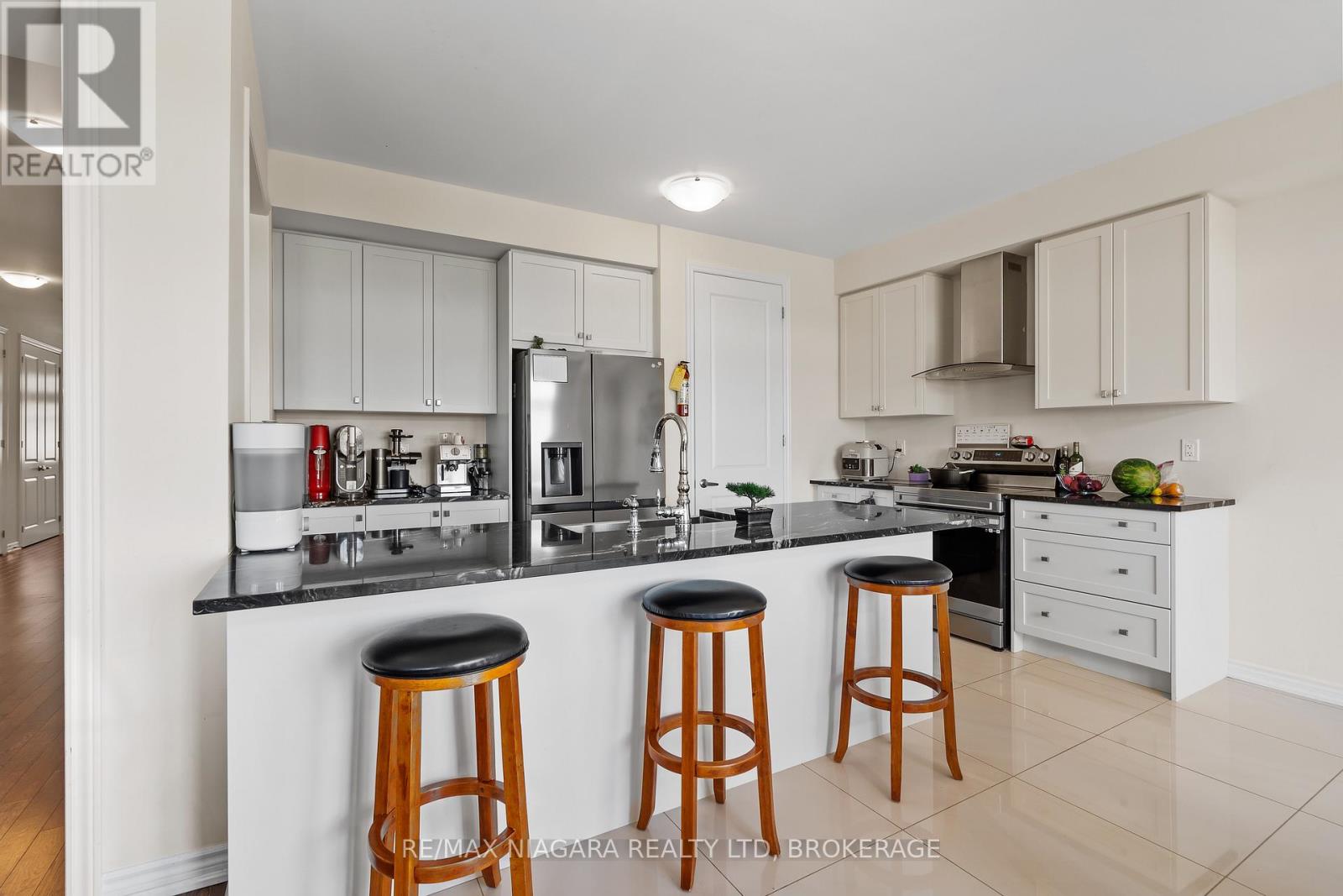 110 Explorer Way, Thorold, Ontario  L2V 0K3 - Photo 8 - X13445974