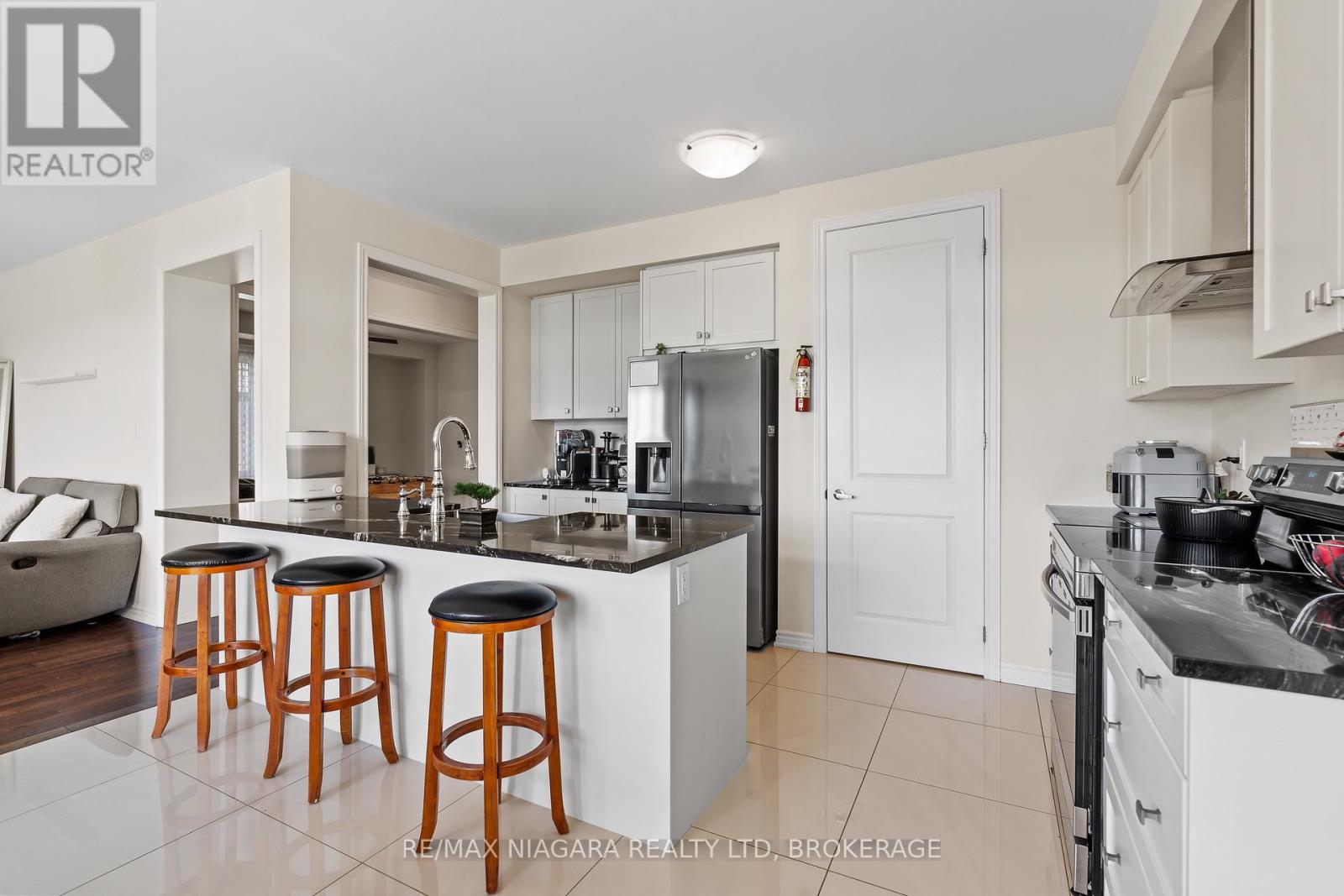 110 Explorer Way, Thorold, Ontario  L2V 0K3 - Photo 9 - X13445974