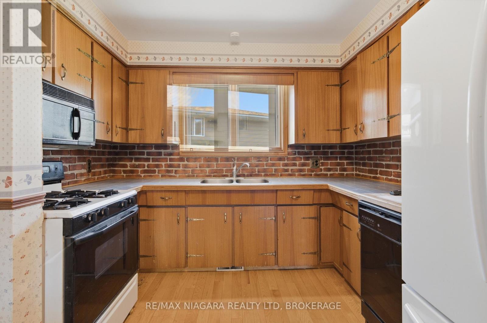6579 Crawford Street, Niagara Falls, Ontario  L2E 5Z3 - Photo 12 - X13446056