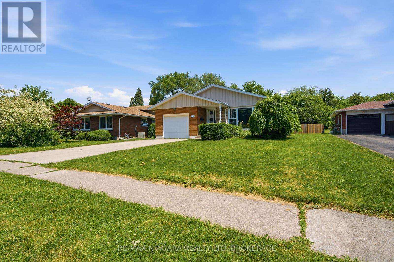 6579 Crawford Street, Niagara Falls, Ontario  L2E 5Z3 - Photo 2 - X13446056