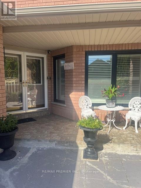 228 Veneto Drive, Vaughan, Ontario  L4L 8X7 - Photo 3 - N13445814