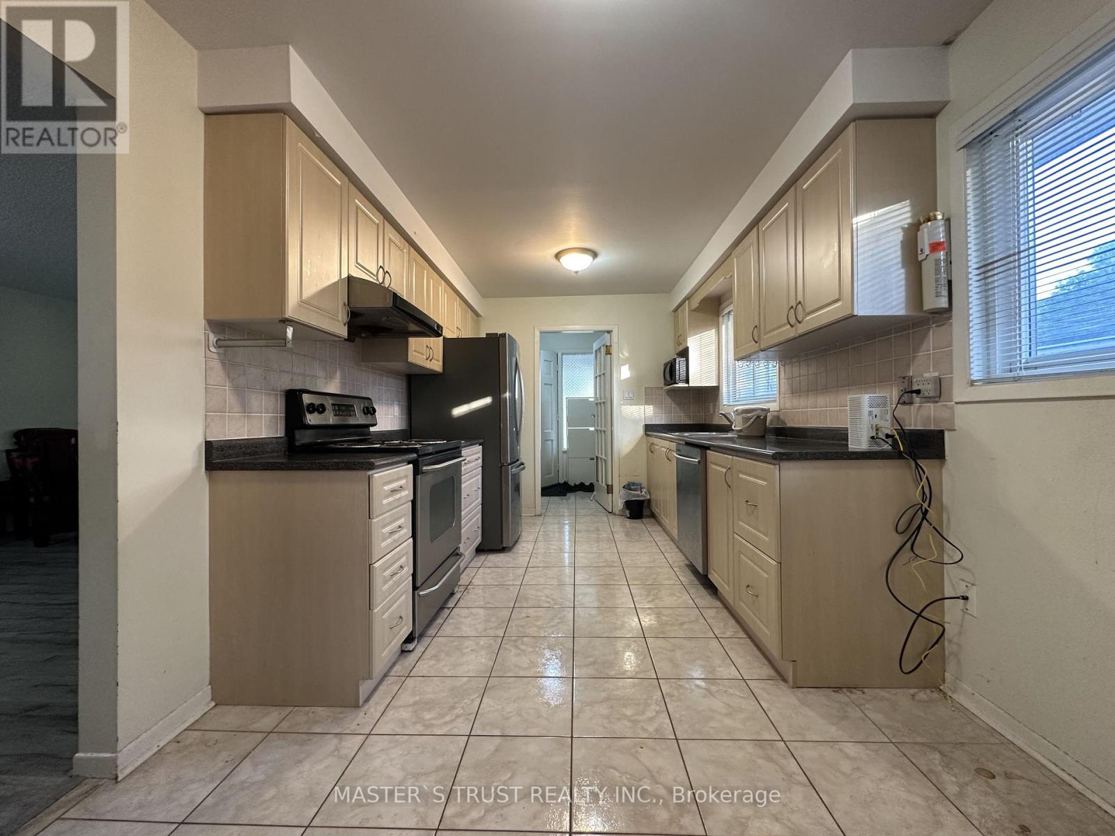 32 Castle Harbour Lane, Markham, Ontario L3T 3A2 - Photo 5 - N13445880