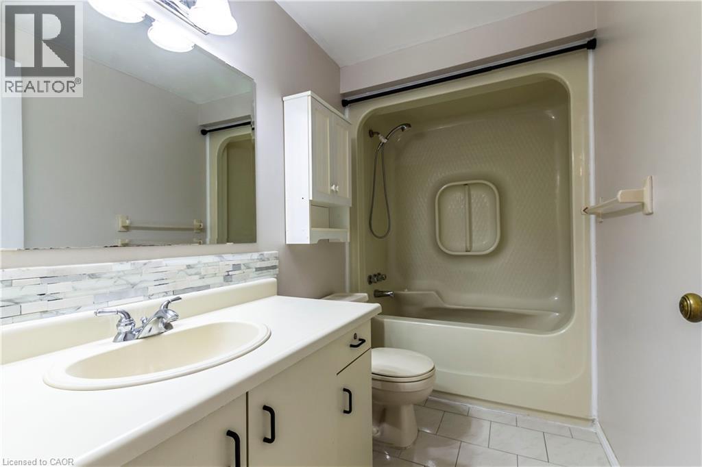 2 Royalwood Court Unit# 6, Stoney Creek, Ontario  L8E 4Y9 - Photo 12 - 40839779