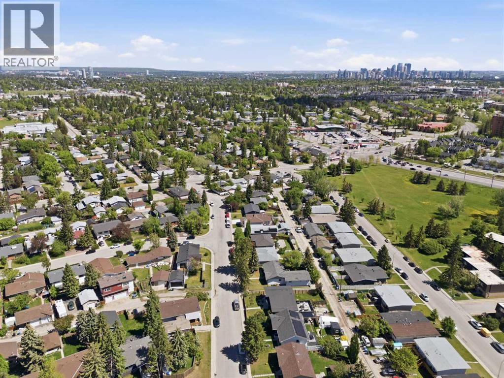 27 Glacier Drive SW, Calgary, Alberta  T3E 5A2 - Photo 40 - A2318799