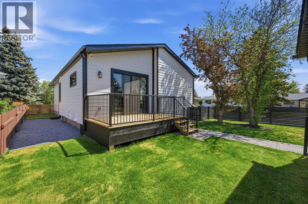 27 Glacier Drive SW, Calgary, Alberta  T3E 5A2 - Photo 38 - A2318799