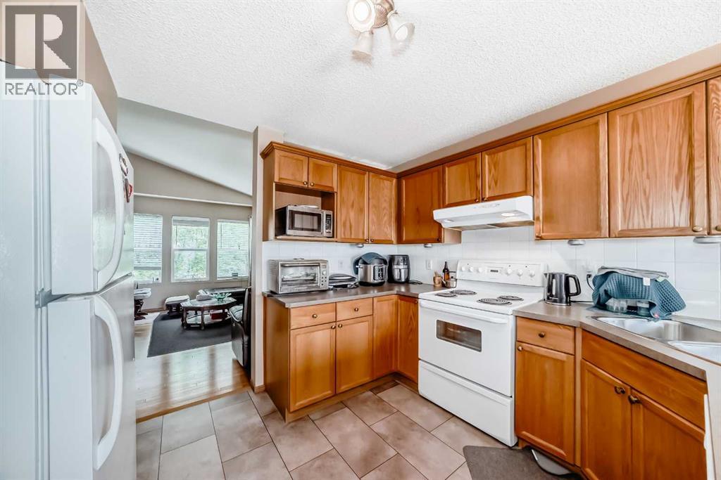 27 Covepark Drive Ne, Calgary, Alberta  T3K 5T6 - Photo 11 - A2318996