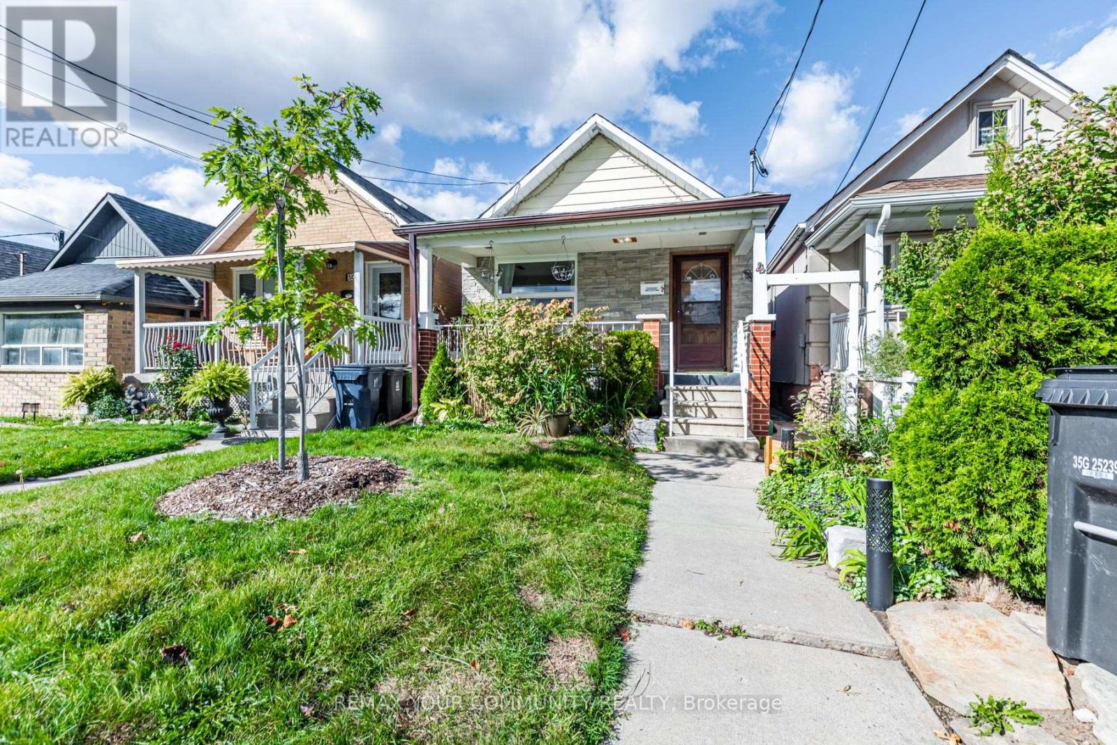 48 CAYUGA AVENUE, Toronto, Ontario