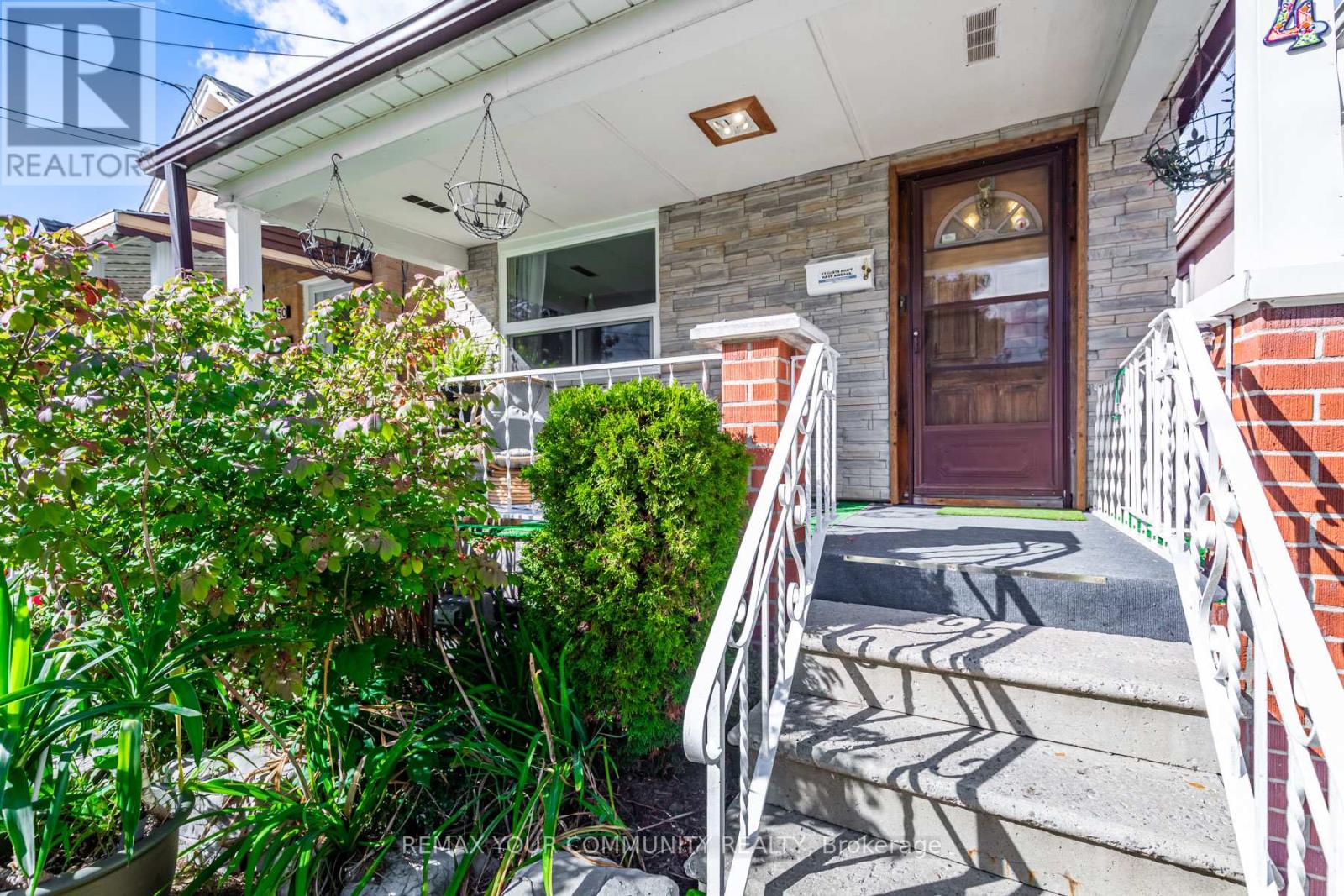 48 Cayuga Avenue, Toronto, Ontario  M6N 2G1 - Photo 4 - W13445804