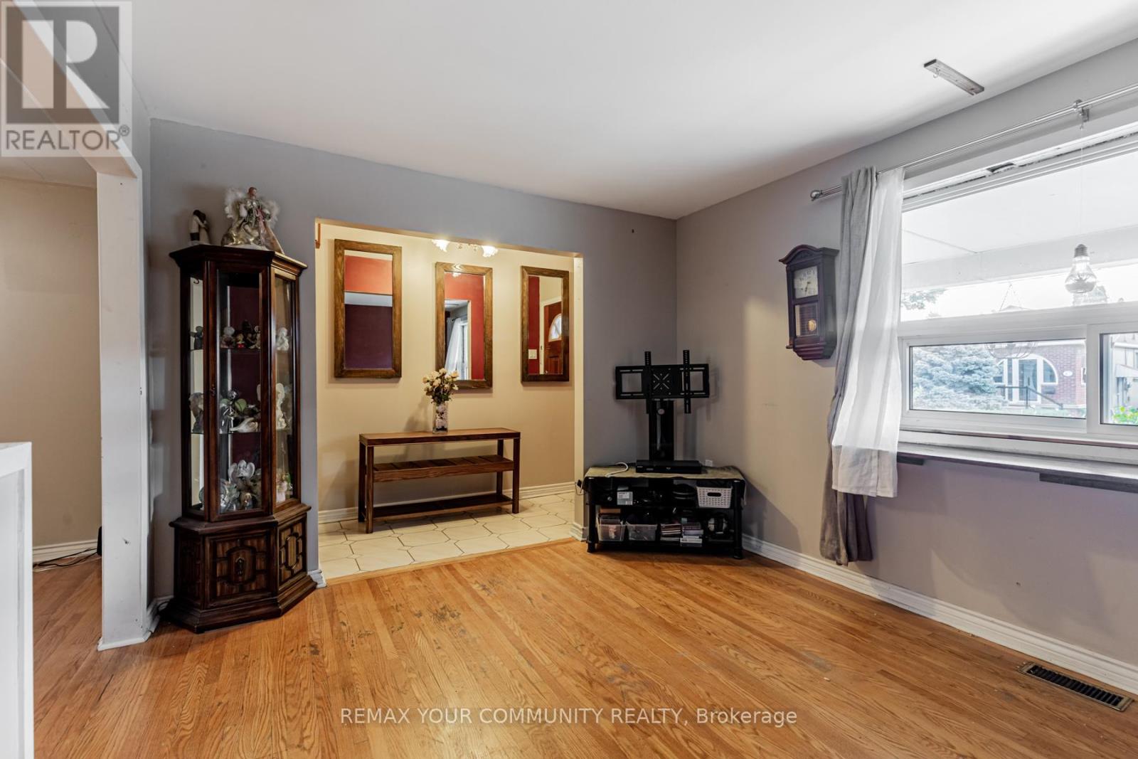 48 Cayuga Avenue, Toronto, Ontario  M6N 2G1 - Photo 8 - W13445804