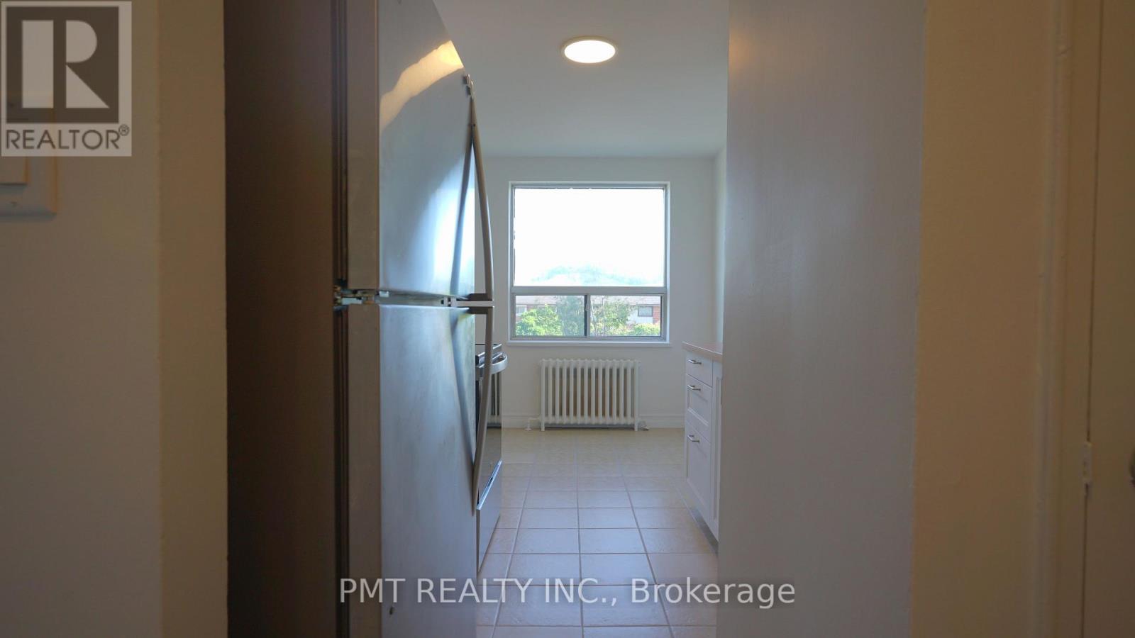 7 - 137 Brookhaven Drive, Toronto, Ontario  M6M 4P1 - Photo 6 - W13445884