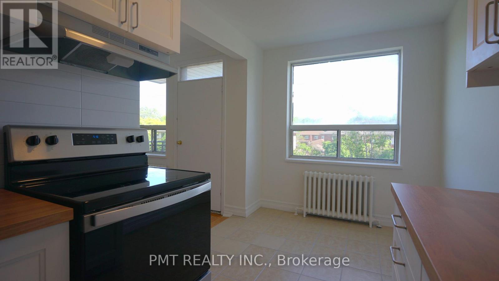 7 - 137 Brookhaven Drive, Toronto, Ontario  M6M 4P1 - Photo 8 - W13445884