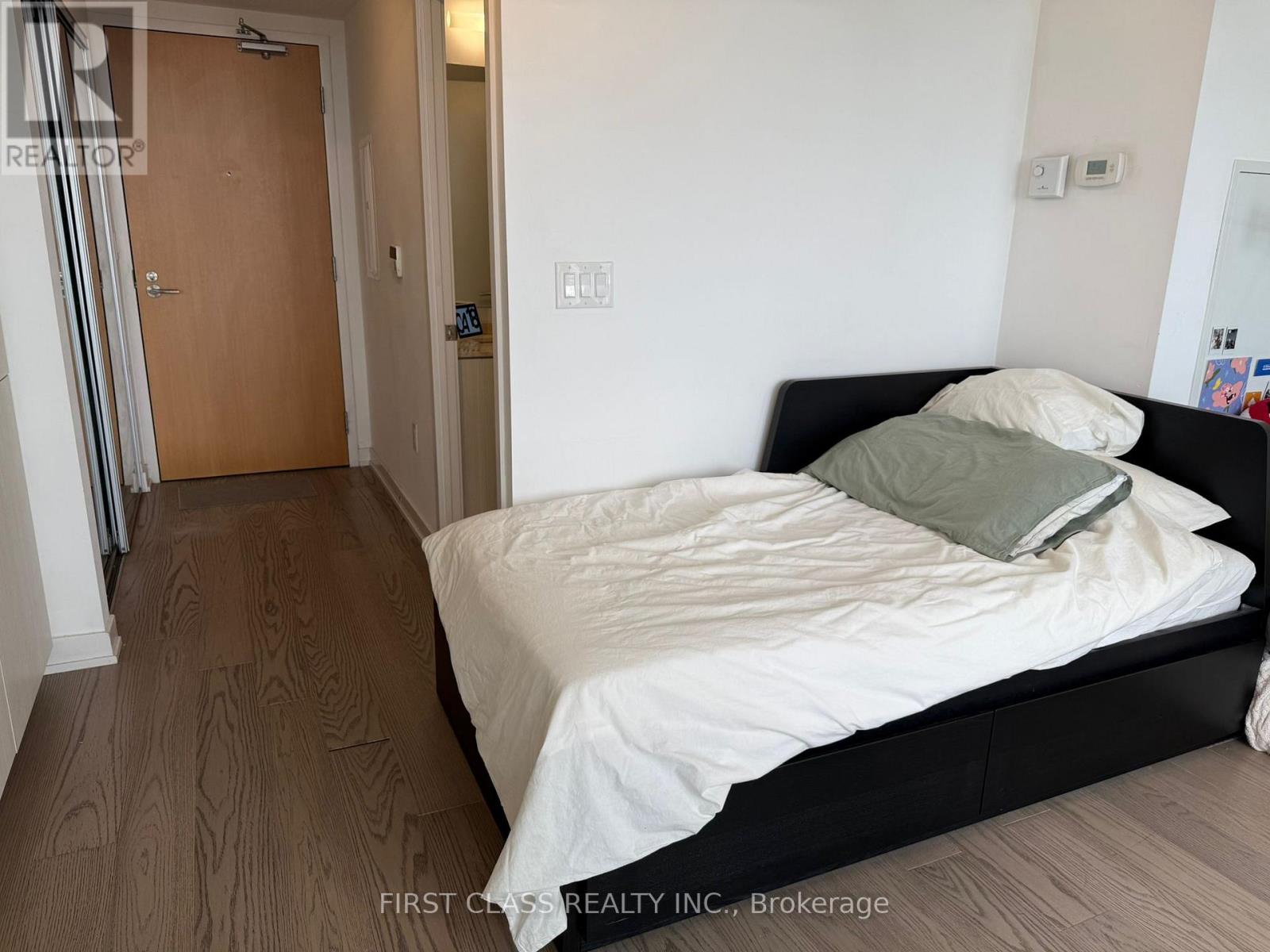 4212 - 11 Wellesley Street W, Toronto, Ontario  M4Y 0G4 - Photo 4 - C13445992