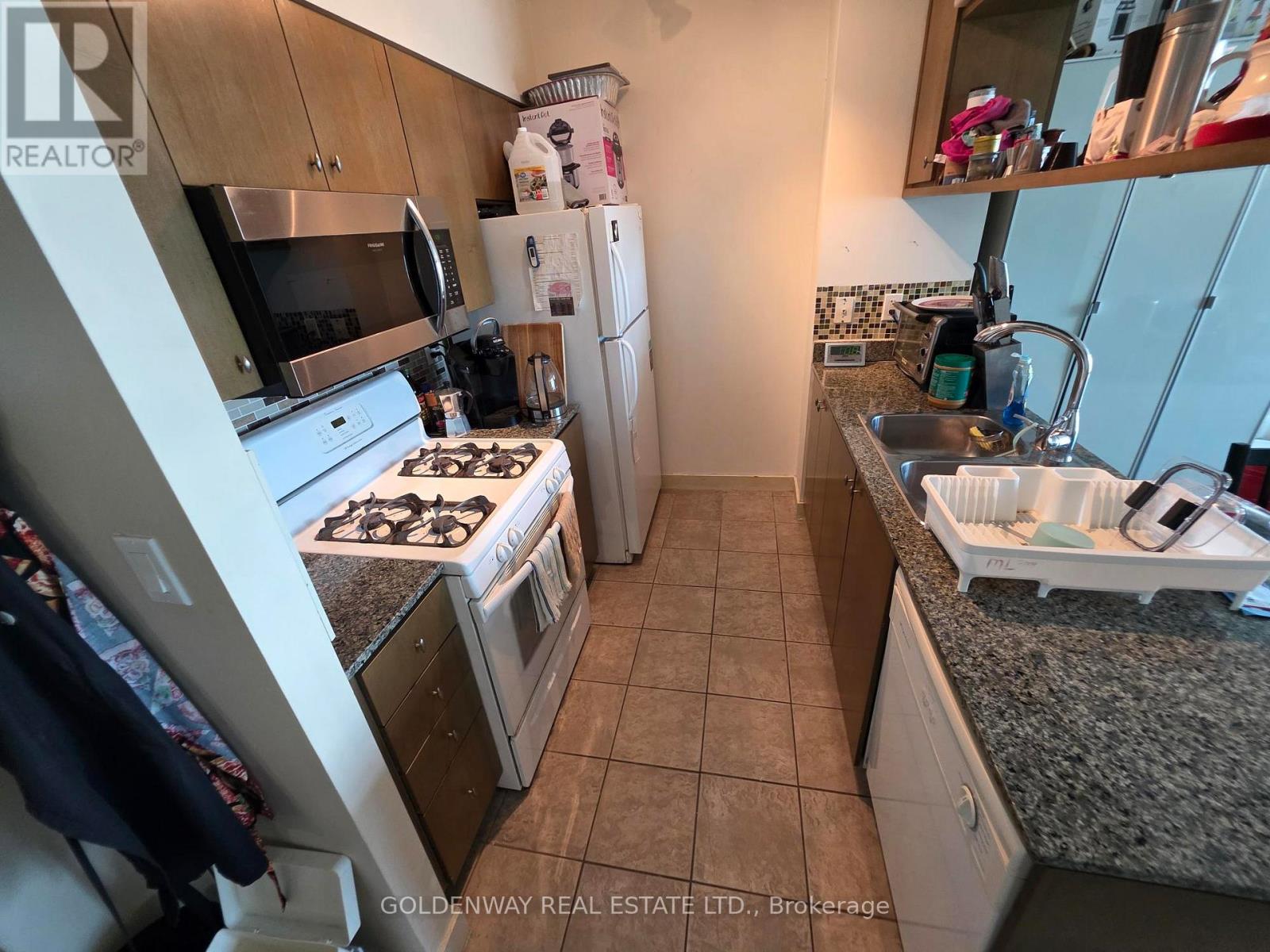 808 - 35 Mariner Terrace, Toronto, Ontario  M5V 3V9 - Photo 2 - C13446020