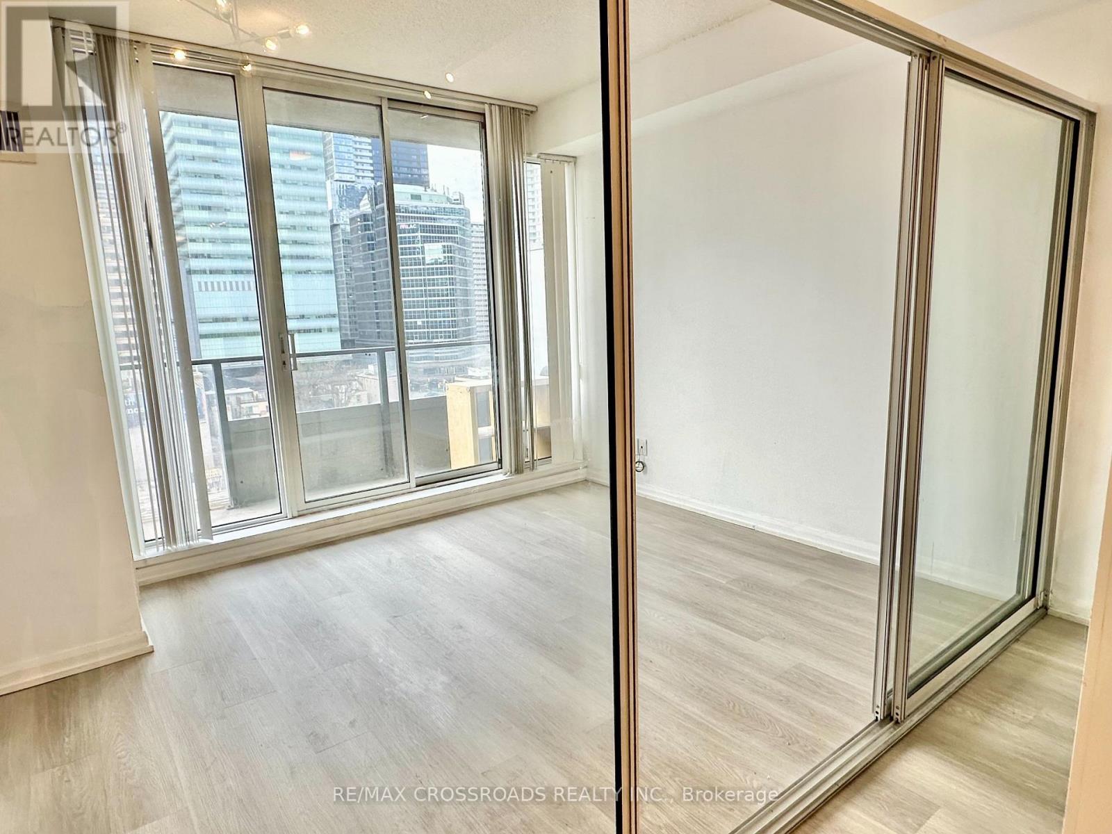 1530 - 111 Elizabeth Street, Toronto, Ontario  M5G 1P7 - Photo 5 - C13446022
