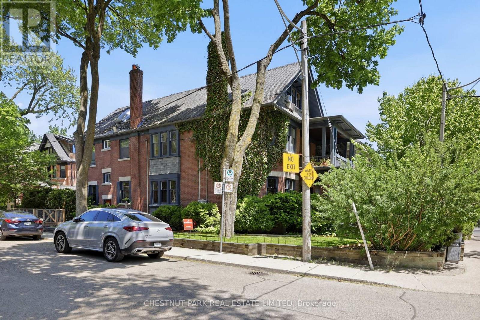 490 Summerhill Avenue, Toronto, Ontario  M4W 2E5 - Photo 3 - C13446044