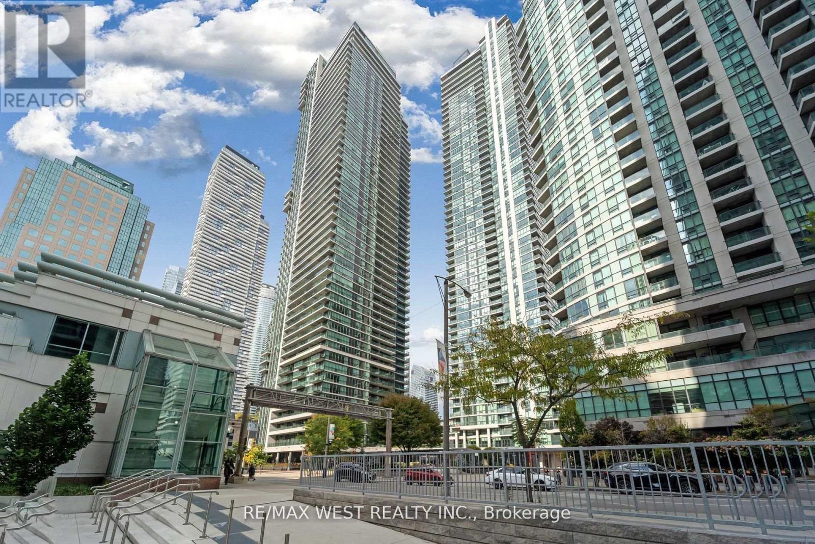 2305 - 33 BAY STREET, Toronto, Ontario