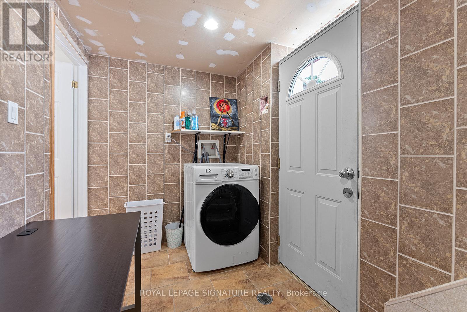 Lower - 502 Westmount Avenue, Toronto, Ontario  M6E 3N5 - Photo 14 - C13446290
