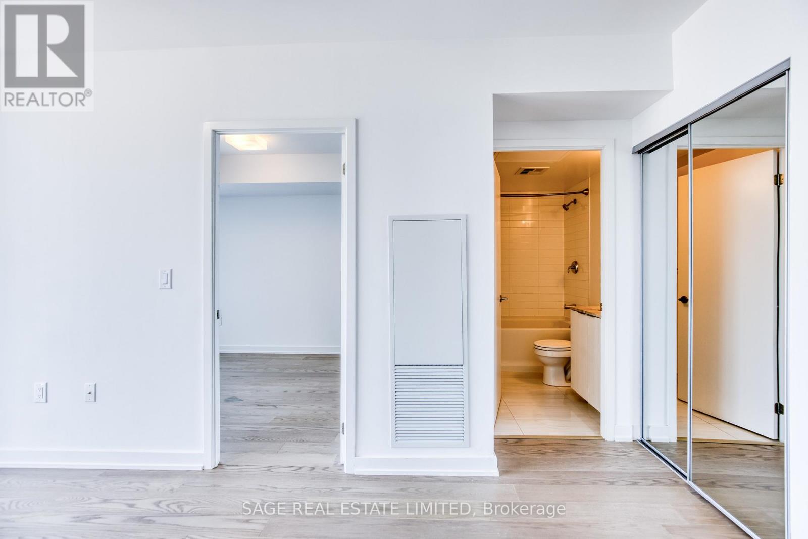 2613 - 11 Wellesley Street W, Toronto, Ontario  M4Y 0G4 - Photo 11 - C13446296