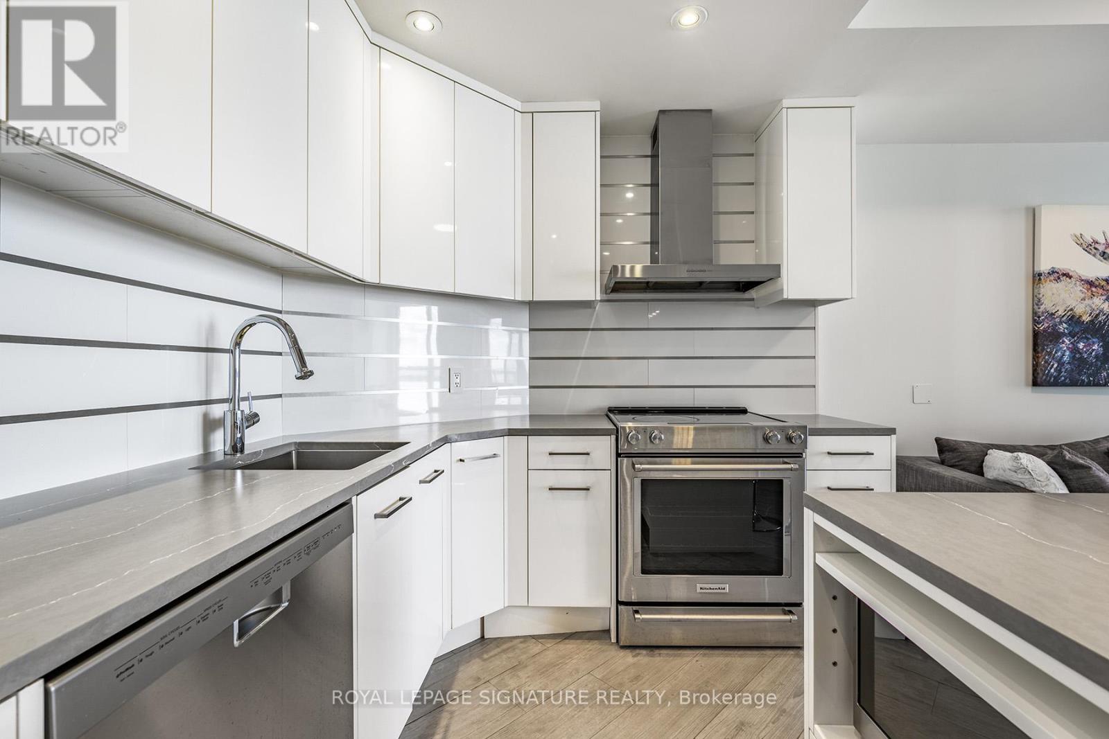 2303 - 218 Queens Quay, Toronto, Ontario  M5J 2Y6 - Photo 11 - C13446320
