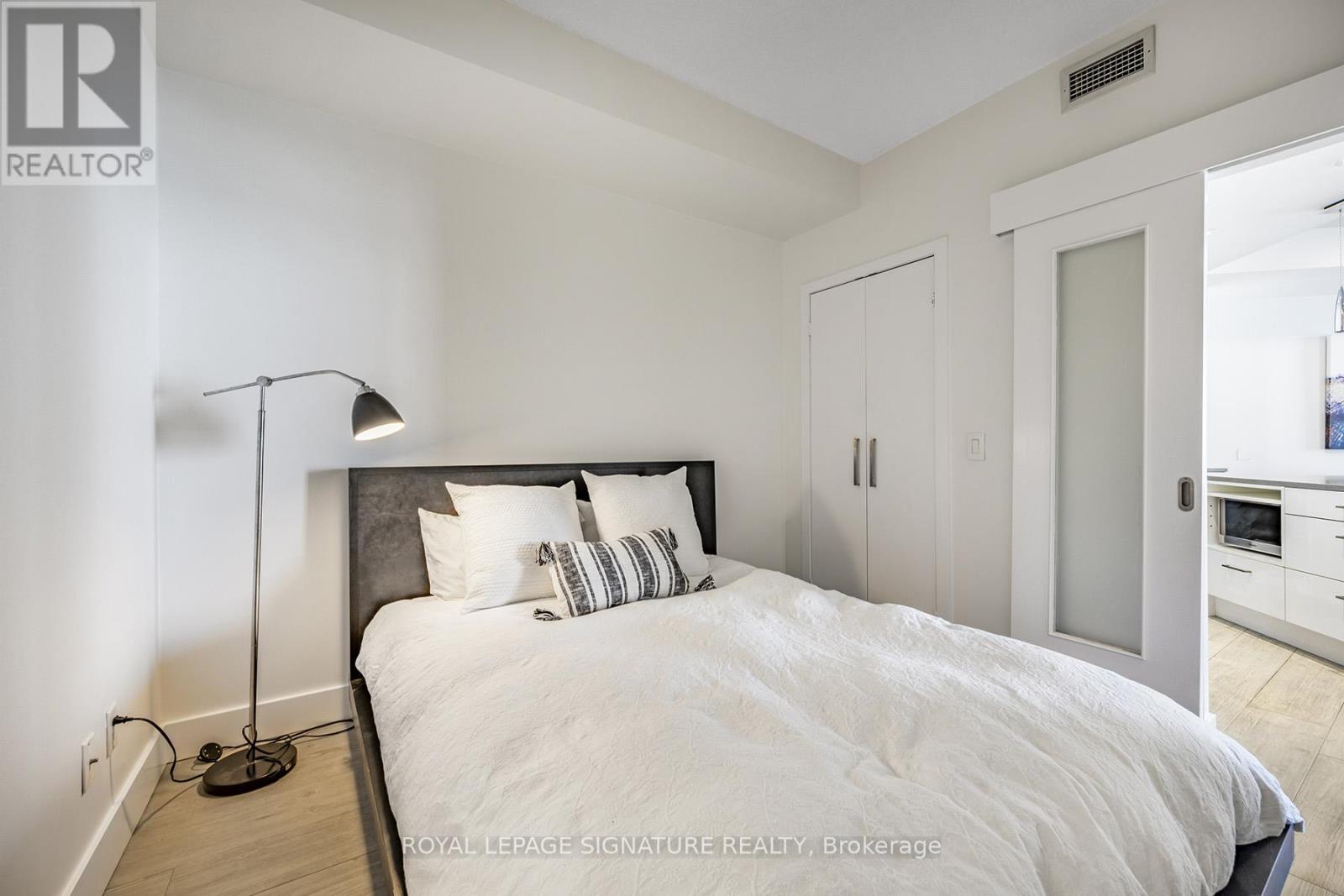2303 - 218 Queens Quay, Toronto, Ontario  M5J 2Y6 - Photo 14 - C13446320