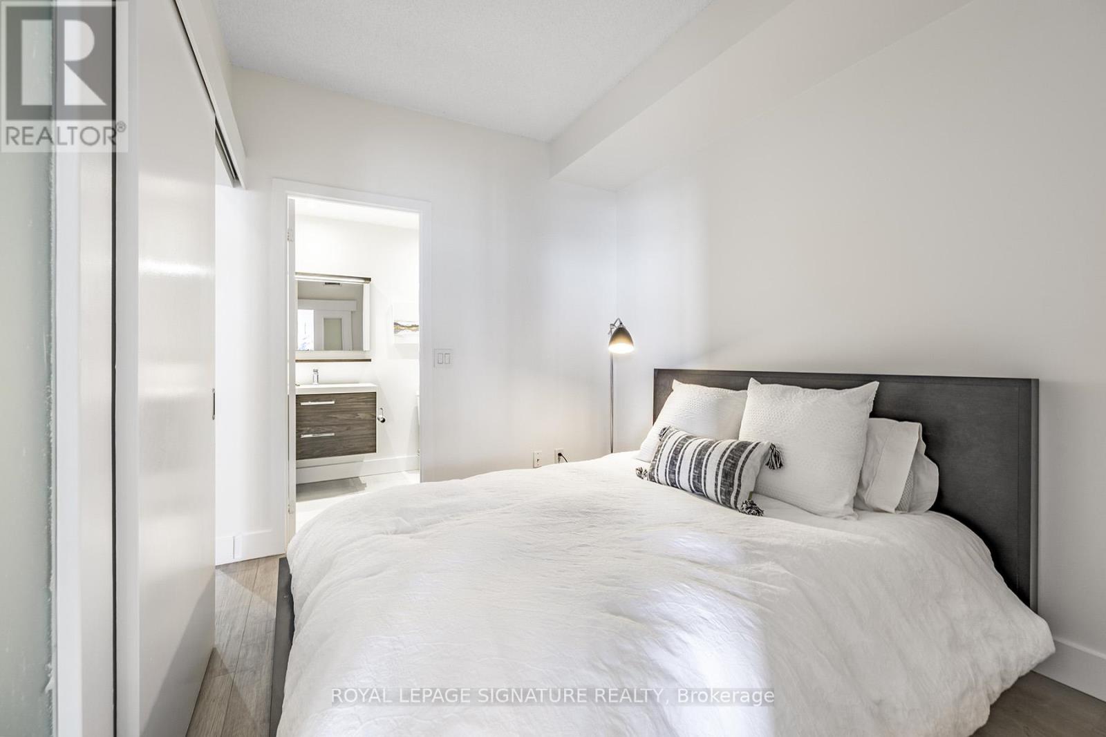 2303 - 218 Queens Quay, Toronto, Ontario  M5J 2Y6 - Photo 16 - C13446320