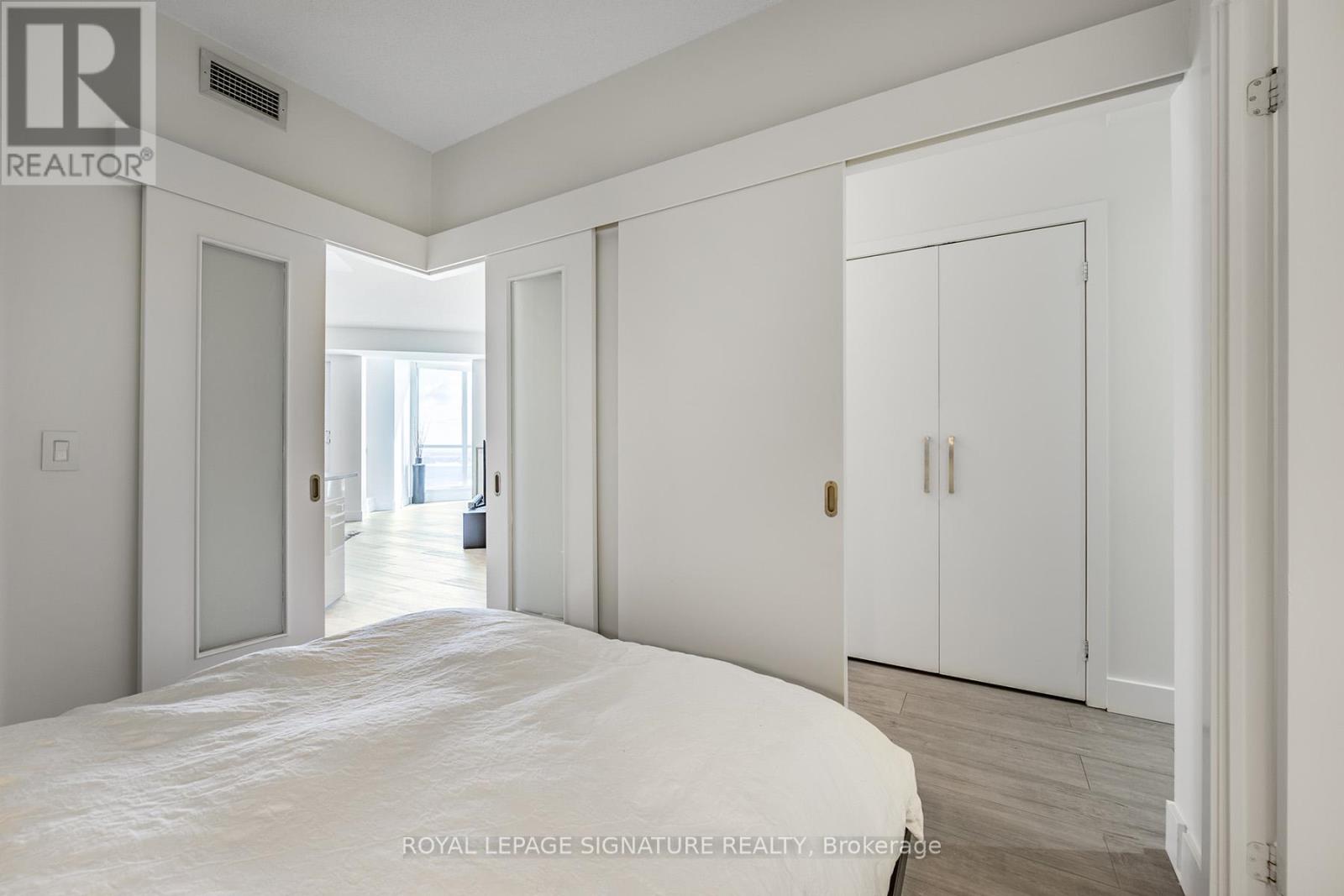 2303 - 218 Queens Quay, Toronto, Ontario  M5J 2Y6 - Photo 18 - C13446320