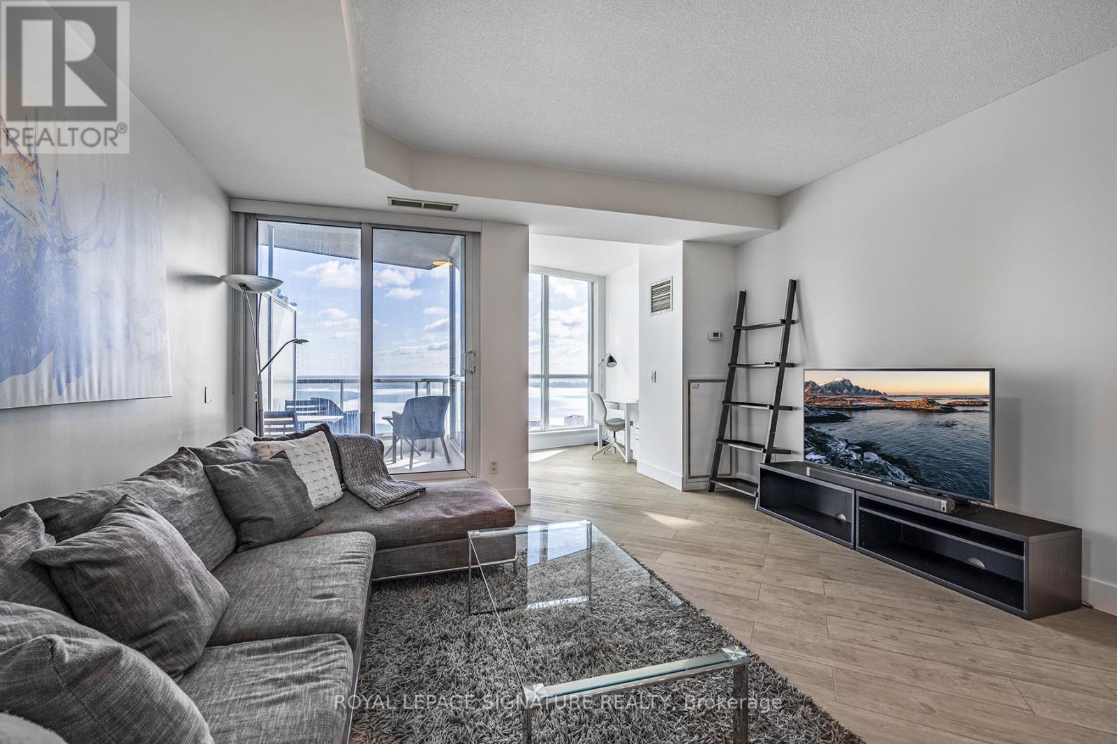 2303 - 218 Queens Quay, Toronto, Ontario  M5J 2Y6 - Photo 3 - C13446320