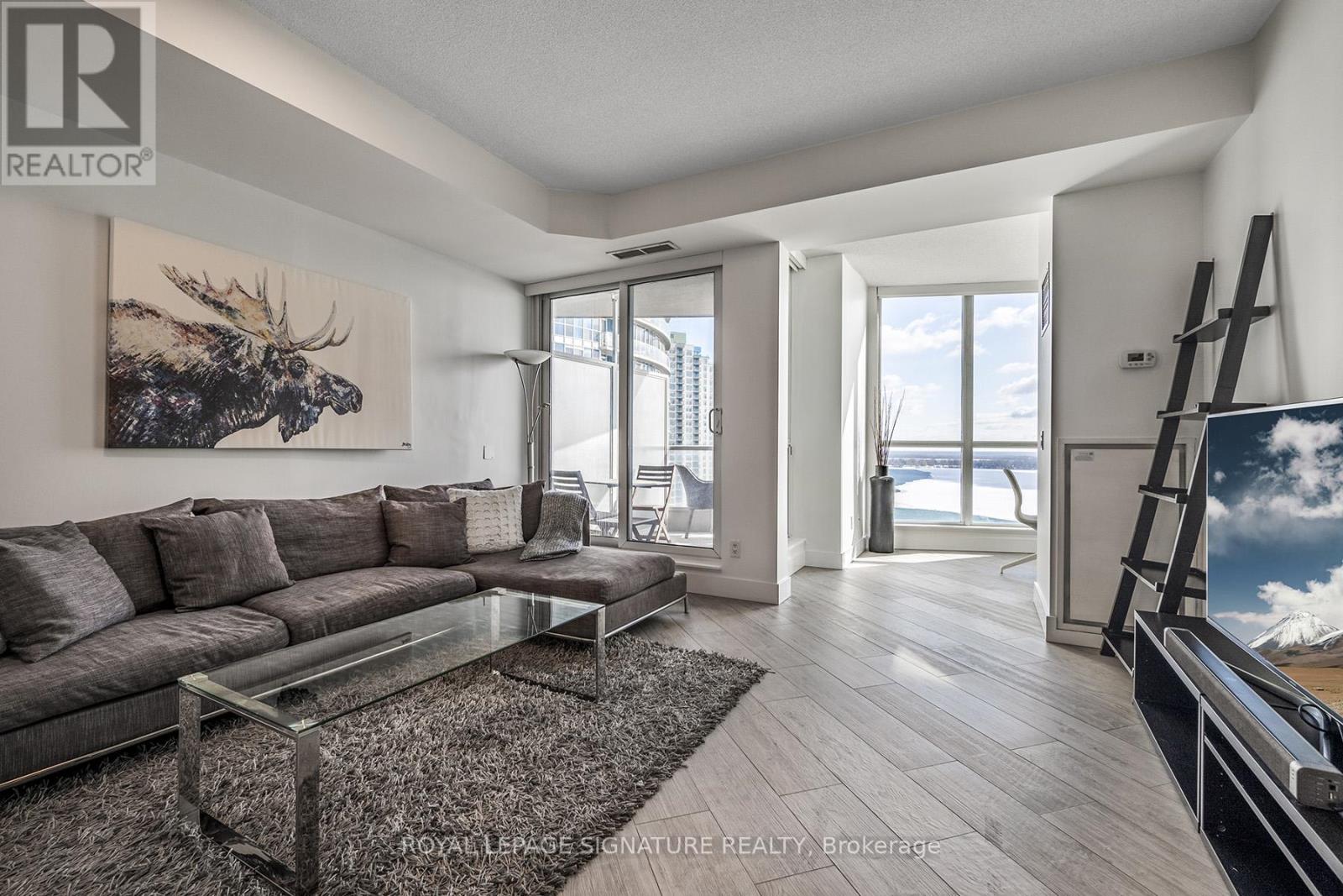 2303 - 218 Queens Quay, Toronto, Ontario  M5J 2Y6 - Photo 4 - C13446320