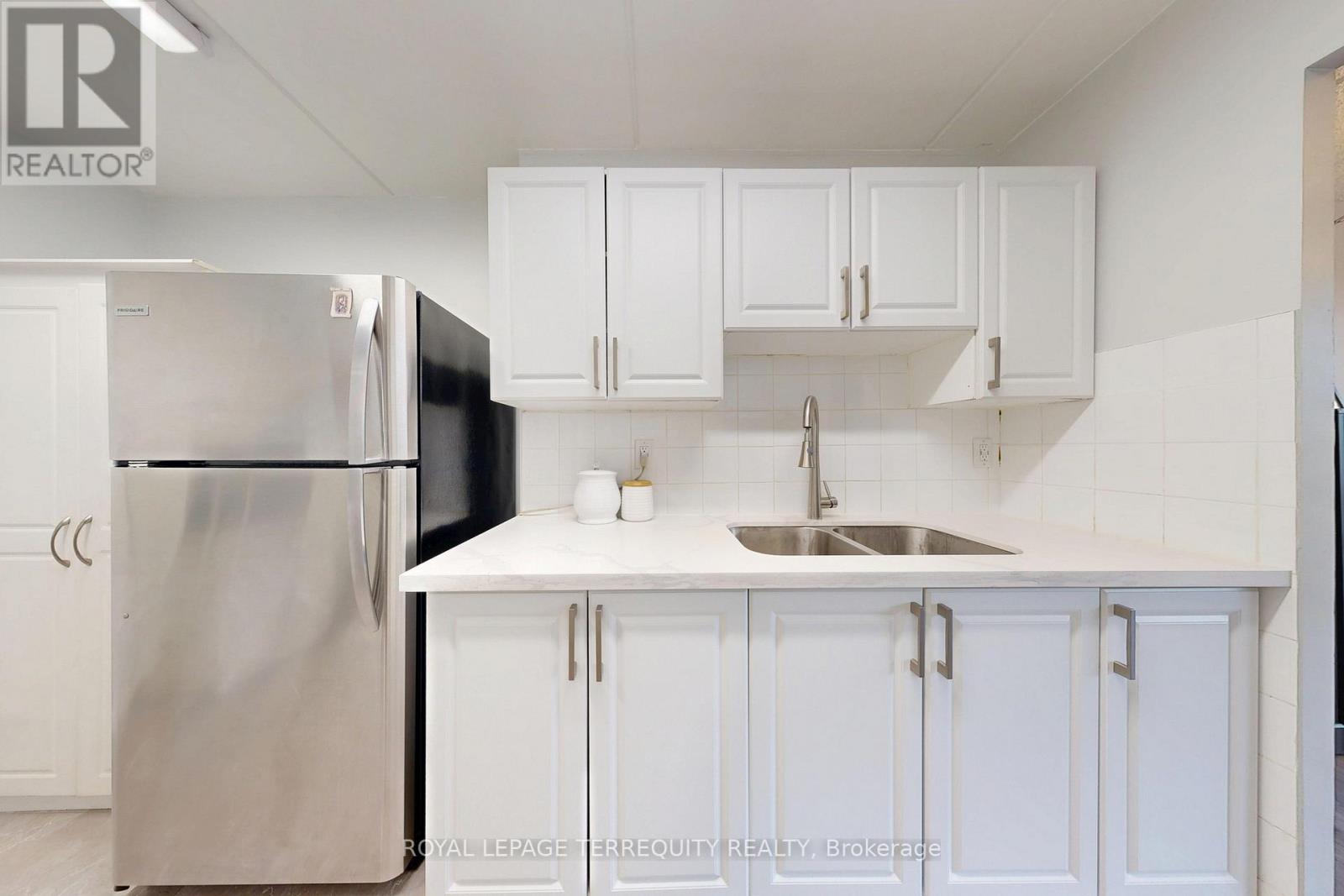 212 - 2 Glamorgan Avenue, Toronto, Ontario  M1P 2M8 - Photo 15 - E13446042
