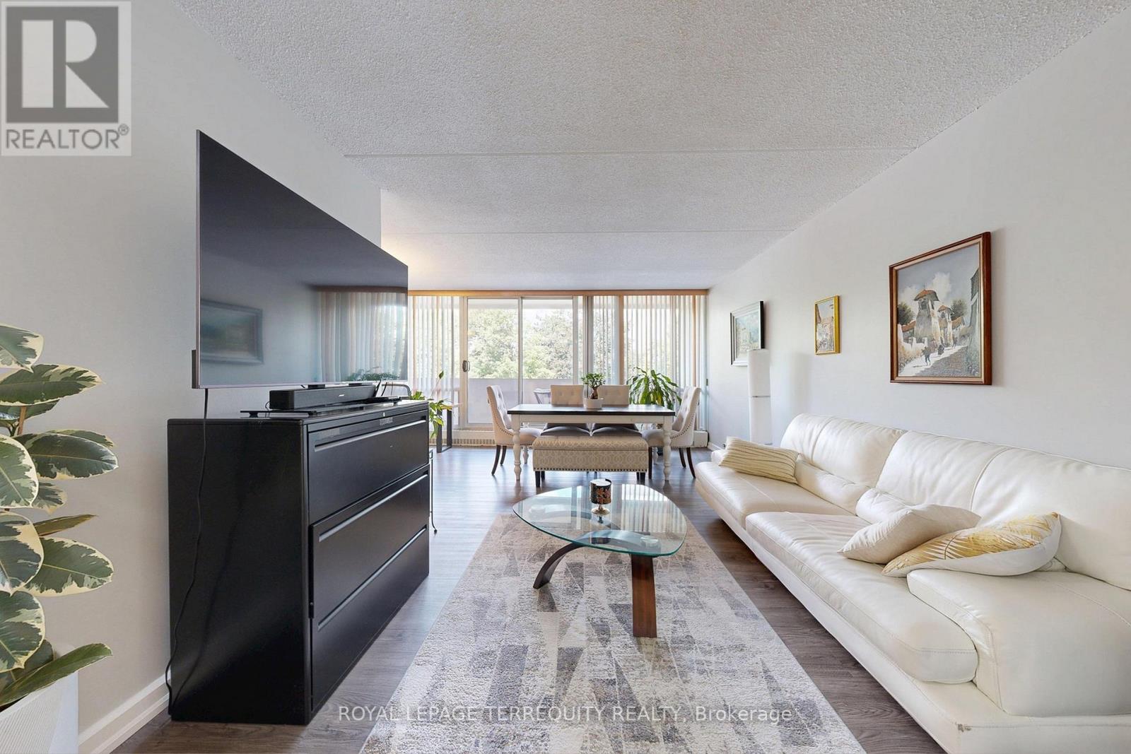 212 - 2 Glamorgan Avenue, Toronto, Ontario  M1P 2M8 - Photo 5 - E13446042