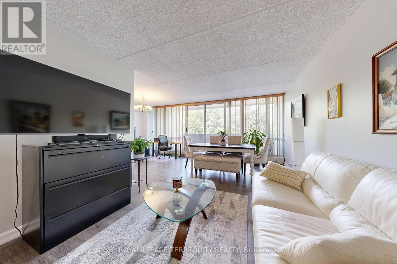 212 - 2 Glamorgan Avenue, Toronto, Ontario  M1P 2M8 - Photo 6 - E13446042
