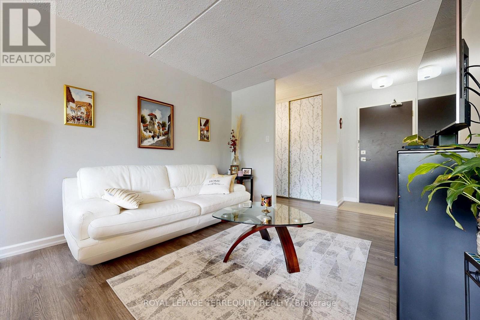 212 - 2 Glamorgan Avenue, Toronto, Ontario  M1P 2M8 - Photo 8 - E13446042