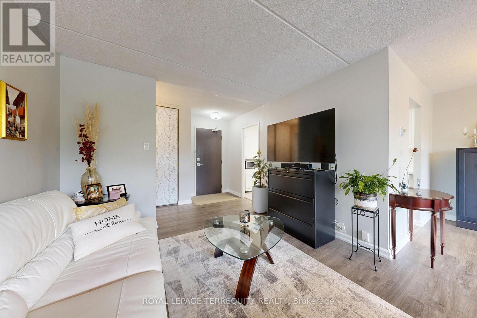 212 - 2 Glamorgan Avenue, Toronto, Ontario  M1P 2M8 - Photo 9 - E13446042