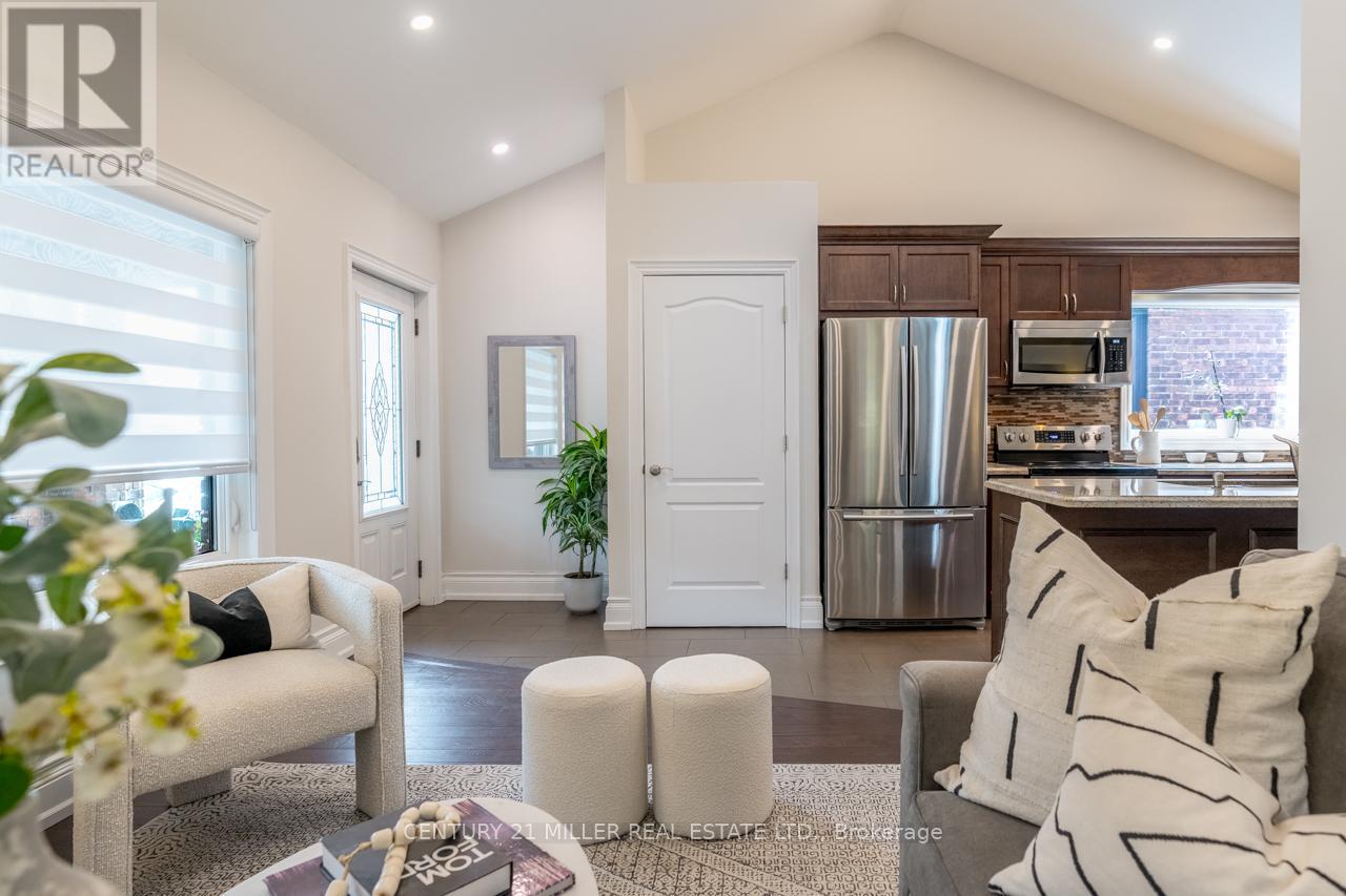 137 Springdale Boulevard, Toronto, Ontario  M4J 1W8 - Photo 10 - E13446064