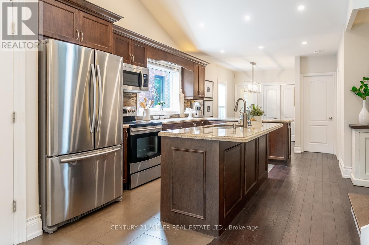 137 Springdale Boulevard, Toronto, Ontario  M4J 1W8 - Photo 11 - E13446064