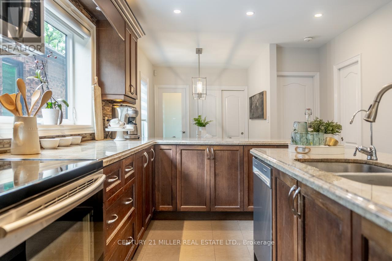 137 Springdale Boulevard, Toronto, Ontario  M4J 1W8 - Photo 12 - E13446064