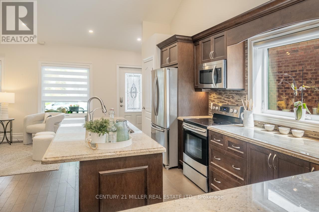 137 Springdale Boulevard, Toronto, Ontario  M4J 1W8 - Photo 14 - E13446064