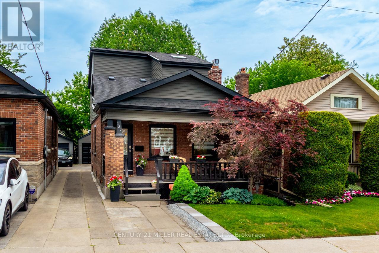 137 Springdale Boulevard, Toronto, Ontario  M4J 1W8 - Photo 2 - E13446064