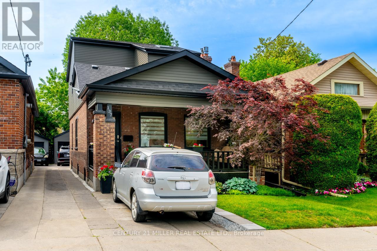 137 Springdale Boulevard, Toronto, Ontario  M4J 1W8 - Photo 3 - E13446064