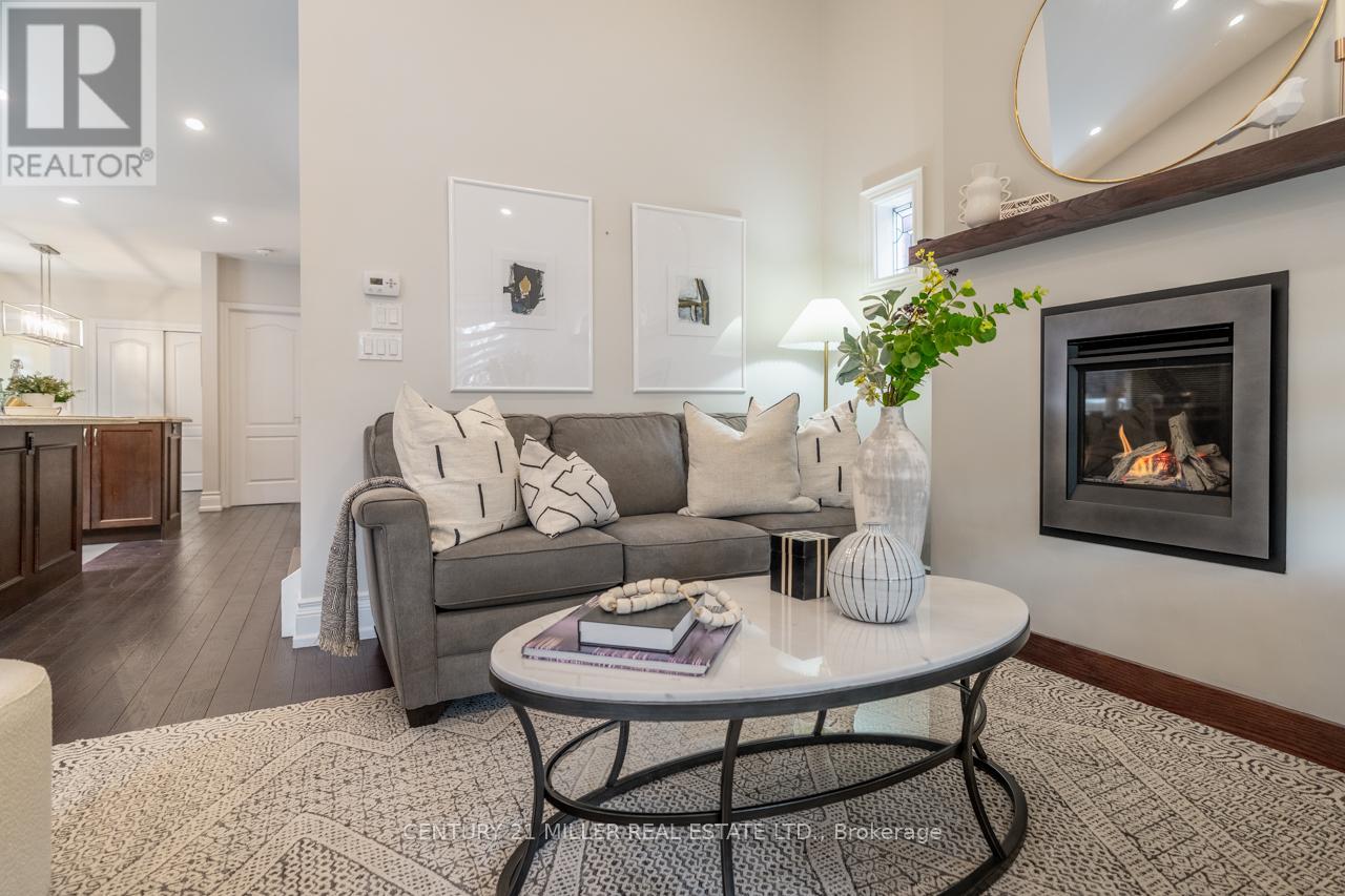 137 Springdale Boulevard, Toronto, Ontario  M4J 1W8 - Photo 9 - E13446064