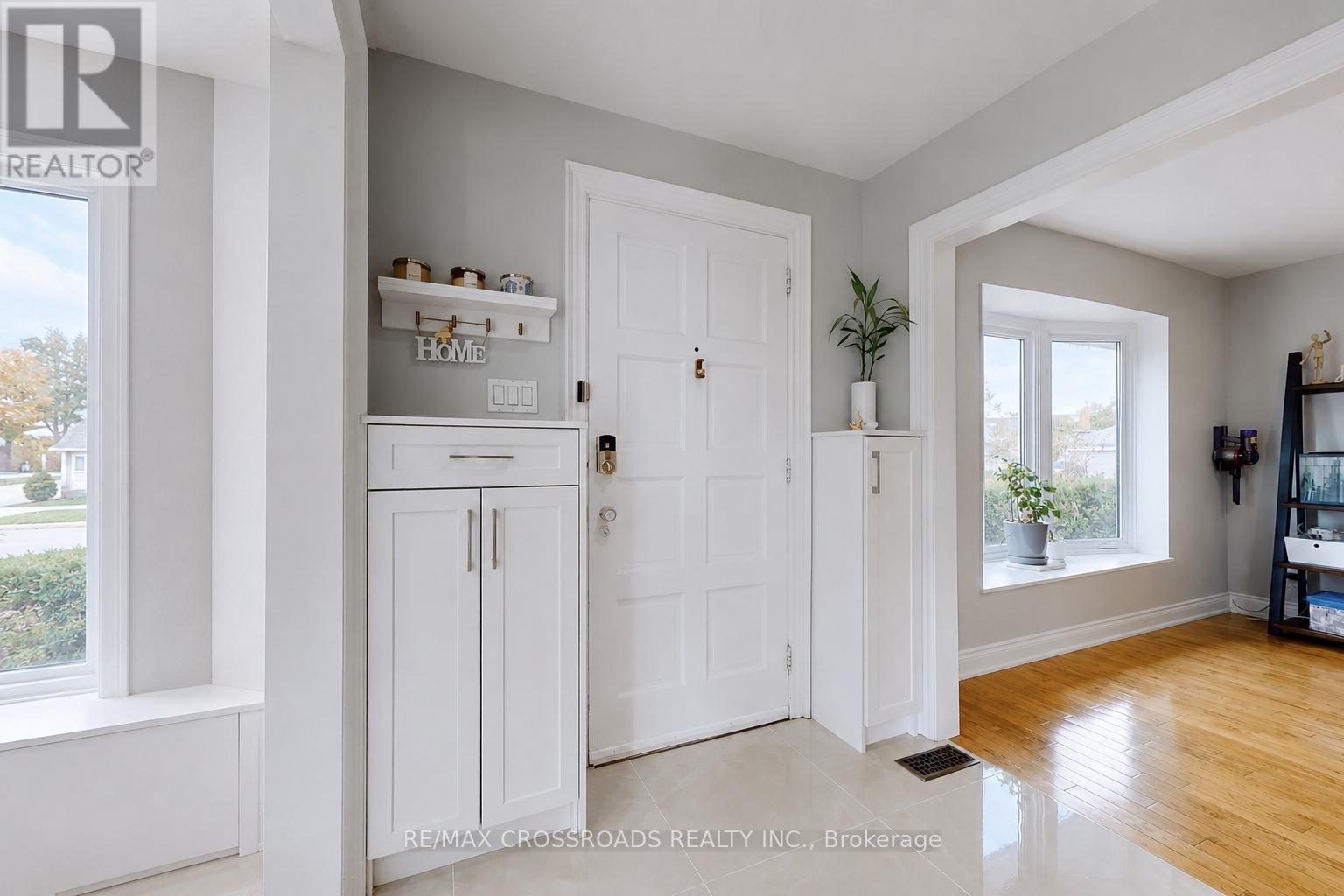 49 King Louis Crescent, Toronto, Ontario  M1T 2X1 - Photo 3 - E13446190