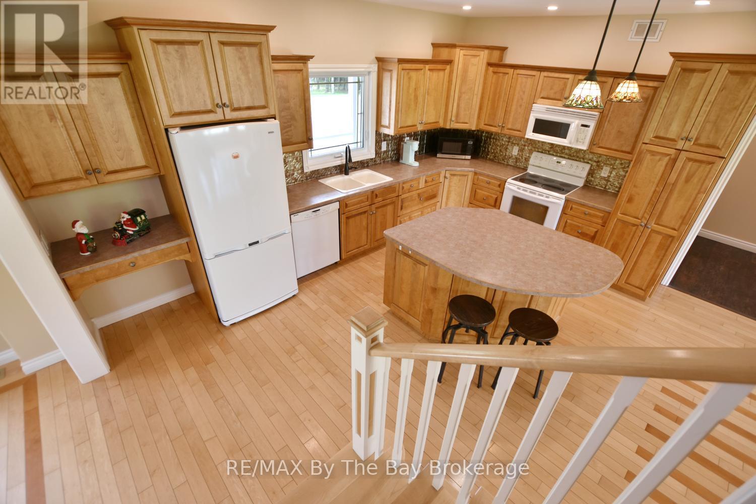 960 Lawson Road, Tiny, Ontario  L0L 1P1 - Photo 12 - S13418112