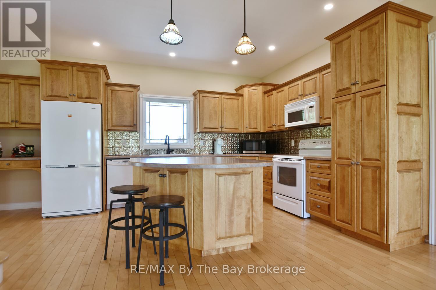 960 Lawson Road, Tiny, Ontario  L0L 1P1 - Photo 9 - S13418112