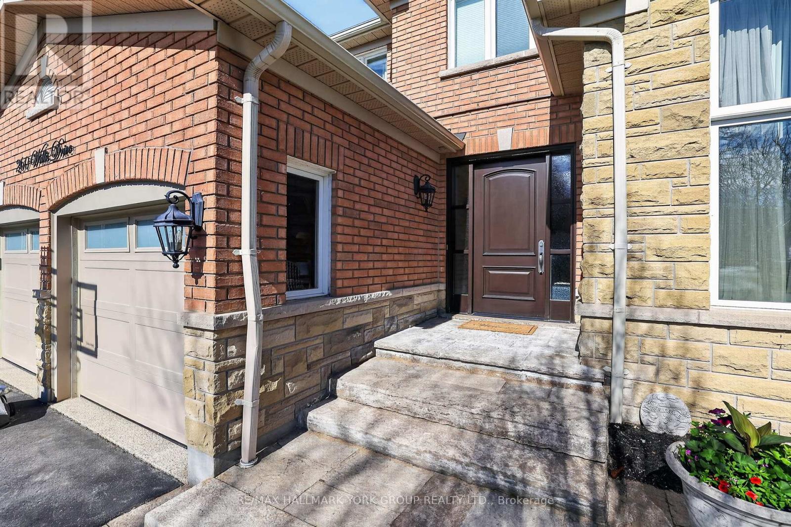 260 Willis Drive, Aurora, Ontario  L4G 7M2 - Photo 3 - N13446260
