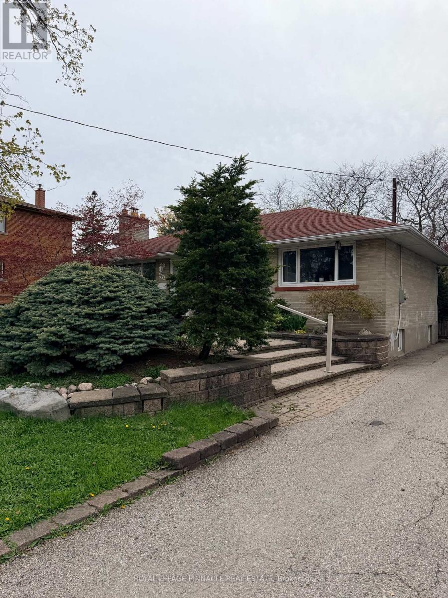 608 Green Street E, Whitby, Ontario  L1N 4E8 - Photo 3 - E13443590