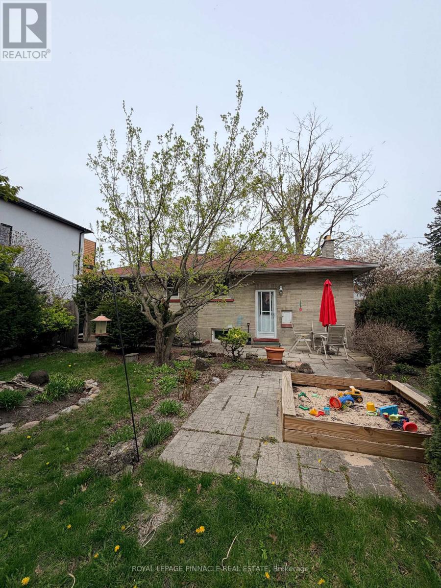 608 Green Street E, Whitby, Ontario  L1N 4E8 - Photo 5 - E13443590
