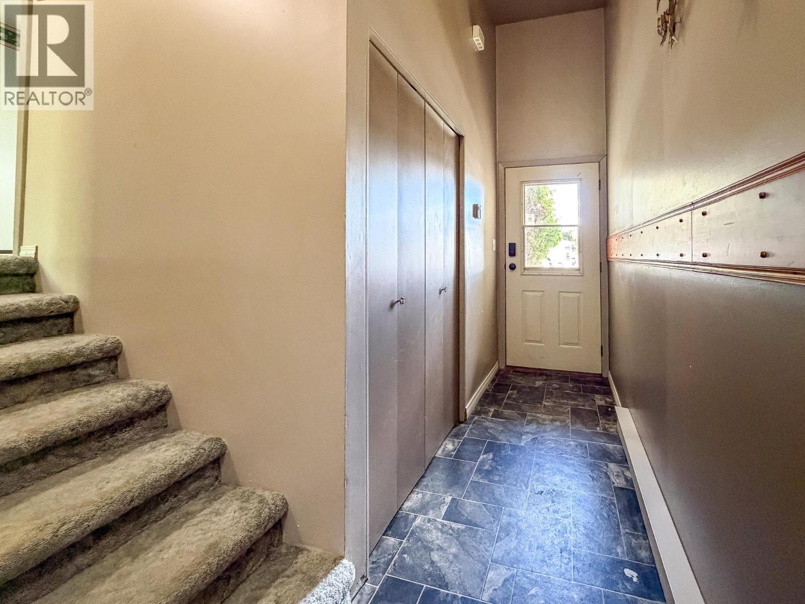 2316 3rd Street S, Cranbrook, British Columbia  V1C 4X5 - Photo 2 - 10391405